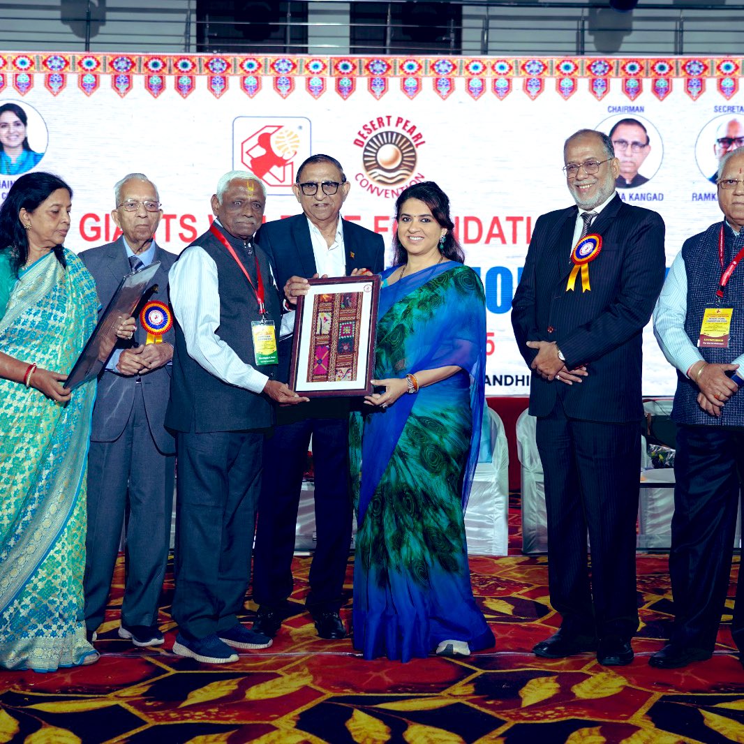 ShainaNC's tweet photo. Presented awards to our most deserving @GiantsWelfare foundation groups and members at our 49 th @GiantsWelfare international convention in Kutch Gujarat @narendramodi @Dev_Fadnavis @mieknathshinde @DrSEShinde @Shivsenaofc @RSSorg @blsanthosh https://t.co/qPNgZofX9b