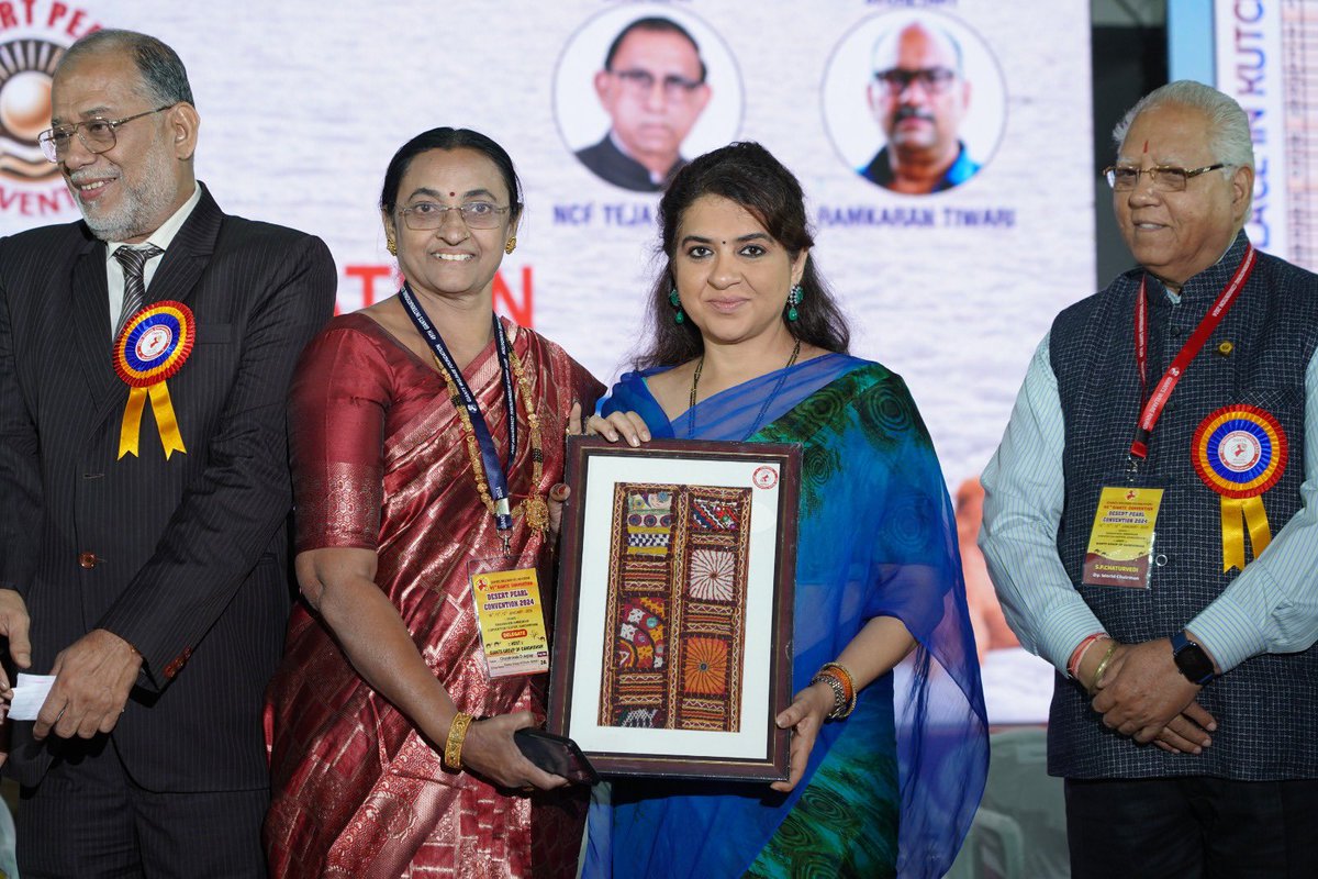 ShainaNC's tweet photo. Presented awards to our most deserving @GiantsWelfare foundation groups and members at our 49 th @GiantsWelfare international convention in Kutch Gujarat @narendramodi @Dev_Fadnavis @mieknathshinde @DrSEShinde @Shivsenaofc @RSSorg @blsanthosh https://t.co/qPNgZofX9b
