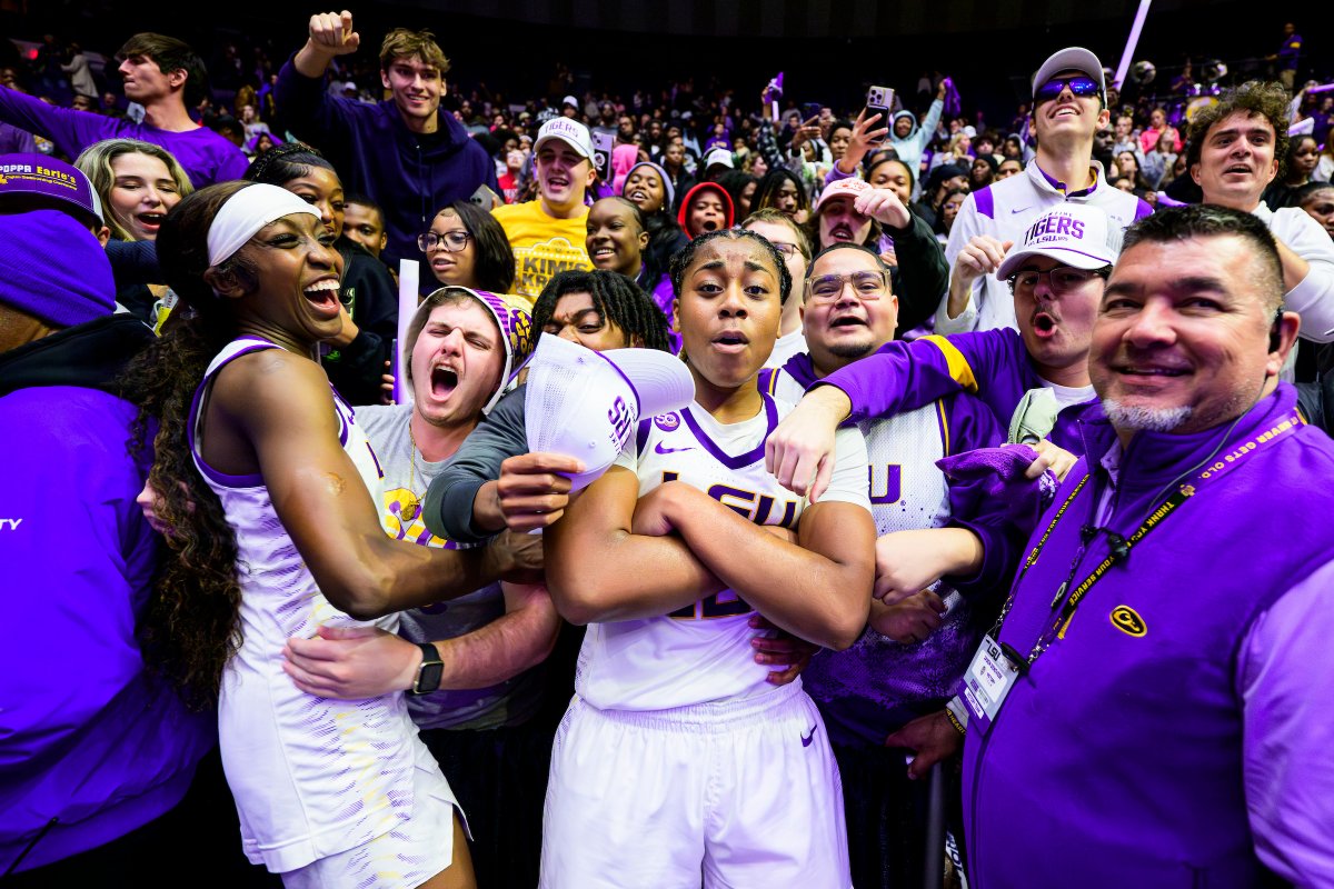 LSUwbkb's tweet image. Spring semester starts at LSU on Monday!

We can&apos;t wait to see you back in the student section Monday night 🔥