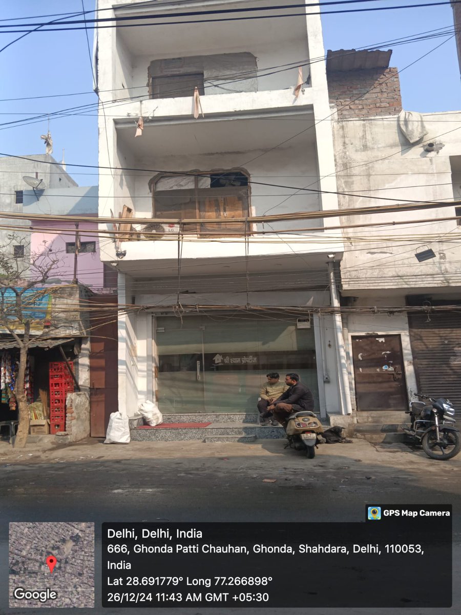 Varukuma967's tweet photo. ये वाली फैक्ट्री फिर से चालू हो गई है, इसका इंस्पेक्शन 2 जनवरी को हुआ था, इसके मालिक का नाम आनंद है, इंस्पेक्शन लेफ्ट वाले गेट से हुआ था और आनंद ने राइट वाले गेट में सारा फैक्ट्री का सामान छुपा दिया और लॉक कर दिया .आज की डेट में फैक्ट्री चल रही है।Add. A32/2,shyam property,Gamri https://t.co/AwZapI3JGa