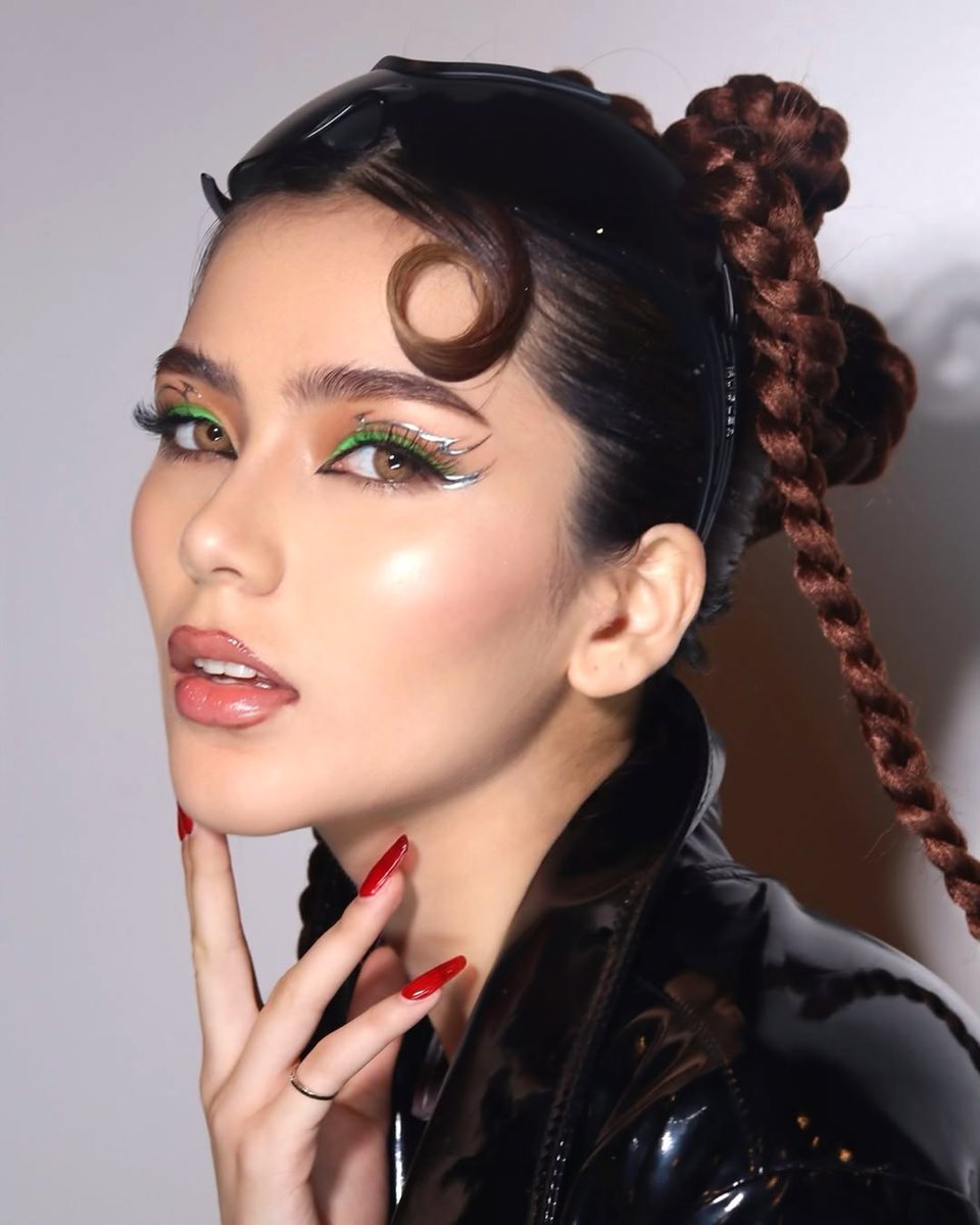 Elate_1's tweet photo. The Matrix of Fashion by G22 💚
📷makeupbymarben IG
#RussianBullet 🇷🇺 #BULATE 📷
@G22Official #G22 @_ajyape @jasminehenryy
#G22AJ #G22Jaz https://t.co/en00MjXCv9