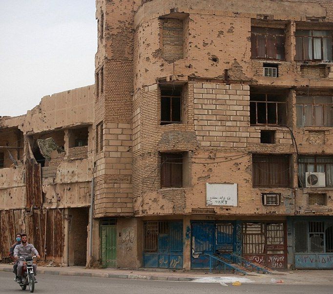 Mahnush_A's tweet image. اینجا خرمشهر است ۴۴ سال پس از جنگ.