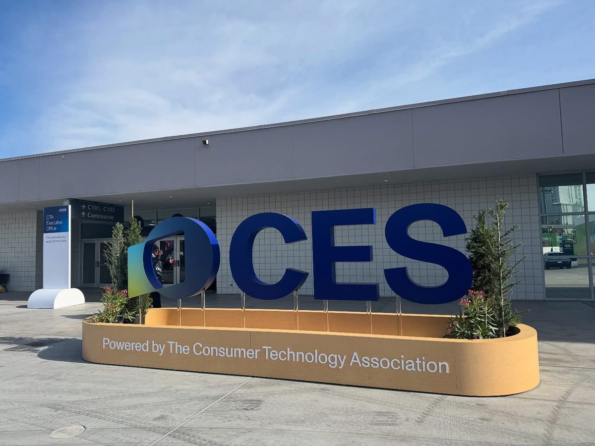 manabe_sw's tweet image. CES2025@ラスベガスが終了！！
 JAPAN TECH内にブース出展しましたが、日本にいるだけでは決して味わえない世界の勢いを感じ、また現地でしかありえない出会いが多々あり、非常に有意義な時間を過ごさせていただきました！！
(最終日顔が疲れてる感が半端ないw)
#CES2025 #JAPANTECH #LasVegas