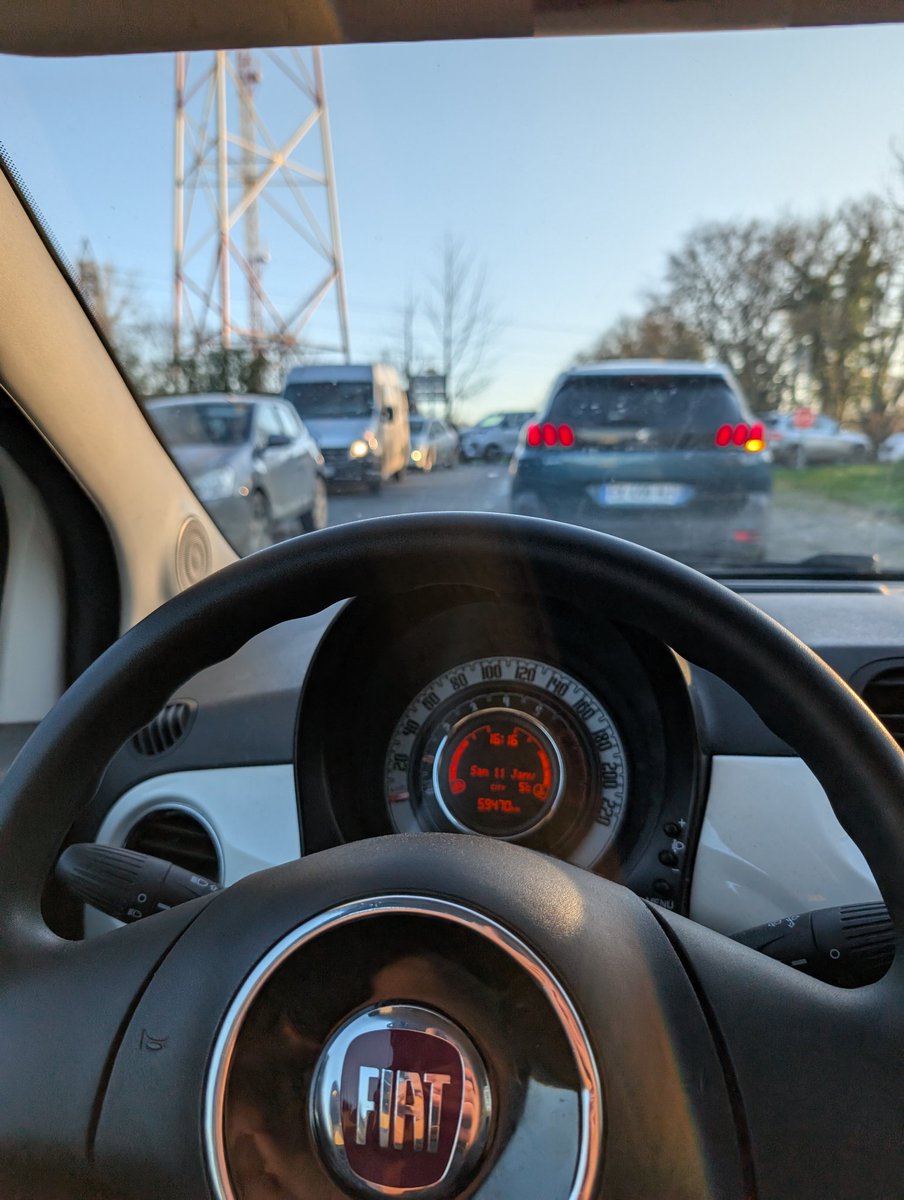 Julien_Ham's tweet photo. Depuis #Tollevast,
Samedi dernier: Après-midi magasins pour habiller mes enfants à #Valognes ➡️ 18mn de trajet pour 16km.
Aujourd'hui: Besoin d'un outillage à deux pas de chez moi vers Leroy Merlin: 20mn pour 3km !
Cherchez l'erreur ? 🤔 #ContournementOuest @VilleCherbourg https://t.co/7i5IFhTS8f