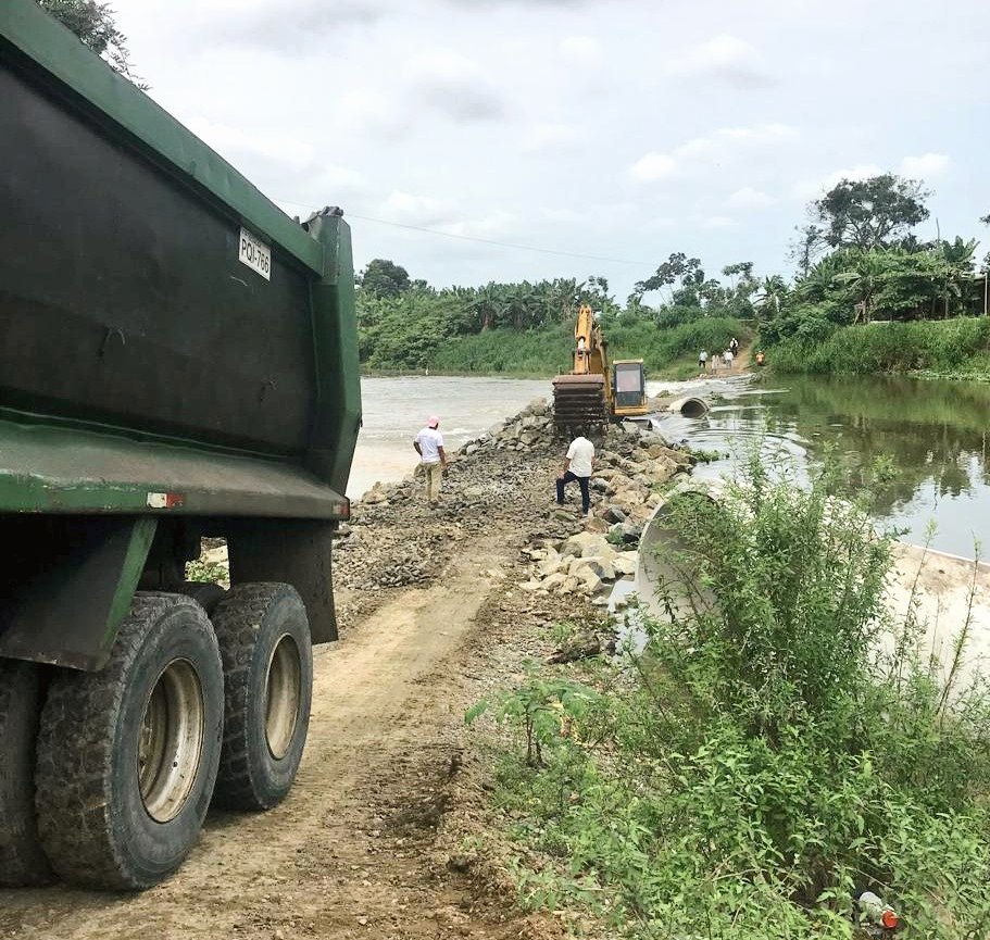 GuayasObras's tweet photo. 📍 #Salitre | ¡Impulsamos la agricultura!

✅ En la parroquia General Vernaza beneficiamos a más de dos mil productores de arroz, plátano y cacao, con la instalación de 16 tuberías de 72 pulgadas para habilitar un paso mojado y mantener la conectividad. 🌾 

#ElCambioSíSeSiente 🙌