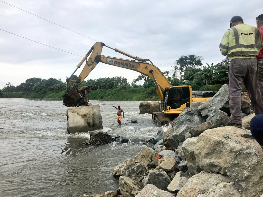 GuayasObras's tweet photo. 📍 #Salitre | ¡Impulsamos la agricultura!

✅ En la parroquia General Vernaza beneficiamos a más de dos mil productores de arroz, plátano y cacao, con la instalación de 16 tuberías de 72 pulgadas para habilitar un paso mojado y mantener la conectividad. 🌾 

#ElCambioSíSeSiente 🙌