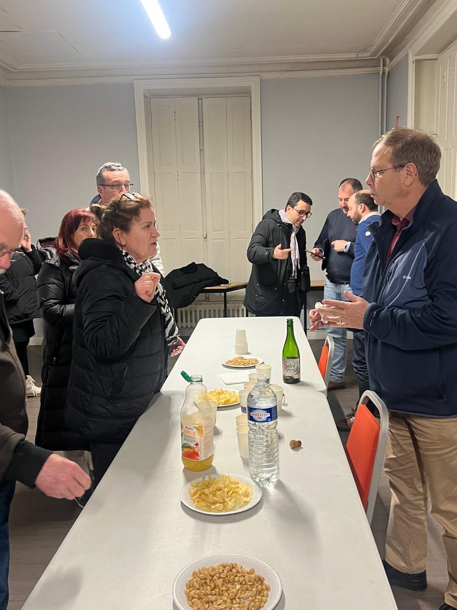 euar_95's tweet photo. Ce lundi 6 janvier, une partie de l'équipe #EUAR était réunie pour sa réunion annuelle. Planning, événements, groupes de travail, préparation pour l'inauguration de la nouvelle école à #Eaubonne... tous ces sujets ont été abordés autour d'une galette pour bien commencer #2025 ! https://t.co/ac9r31pEf3