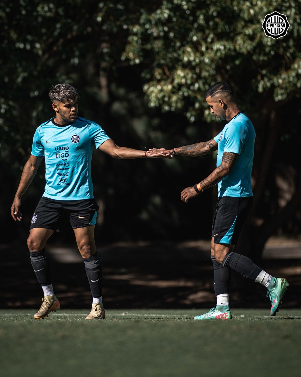 elClubOlimpia's tweet photo. ¡Nos seguimos preparando! ⚔️

💪🏻 Victoria sobre Flandria 🇦🇷 en los dos amistosos disputados en horas de la mañana.

⚽️ 𝑷𝒓𝒊𝒎𝒆𝒓 𝒑𝒂𝒓𝒕𝒊𝒅𝒐 | 2-1 | Darío Benedetto y Derlis González.
⚽️ 𝑺𝒆𝒈𝒖𝒏𝒅𝒐 𝒑𝒂𝒓𝒕𝒊𝒅𝒐 | 1-0 | Antonio Bareiro.

📸 Imágenes.

#PretemporadaDelCampeón ⚪️⚫️⚪️