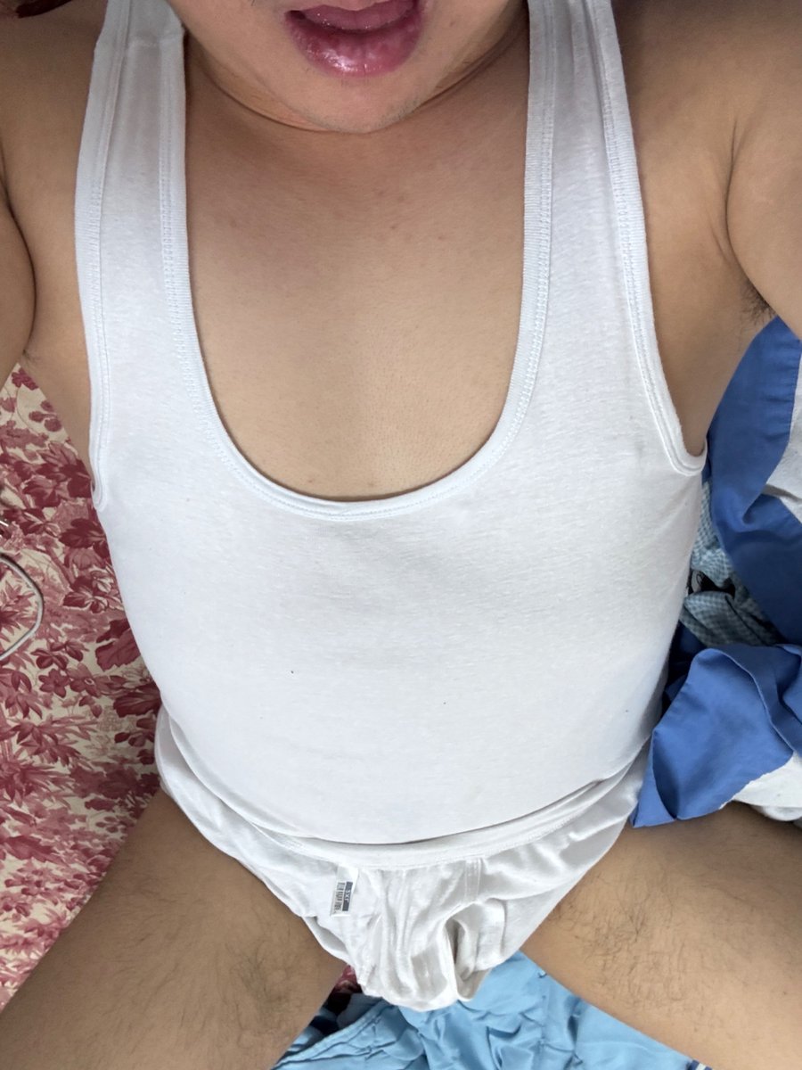 Singleter2's tweet image. 2025年的第一個PO文
還是白色背心和白內褲