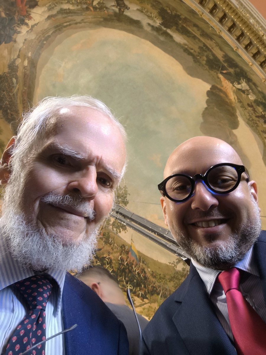 maperezpirela's tweet photo. La juramentación del Presidente reelecto @NicolasMaduro es un acto de reivindicación histórica de los pueblos del sur del mundo frente a las agresiones, bloqueos, sanciones, invasiones y acoso de los países con ínfulas imperiales. Este 10 de enero de 2025 fueron los pueblos del mundo quienes se juramentaron junto a la República Bolivariana de Venezuela toda, derrotando a aquellos que, tratando de impedirlo, amenazaron con mercenarios, sicarios y violencia. Una vez más quedaron derrotados: ganó el pueblo venezolano, ganaron su Constitución y Poderes Públicos legítimos. Ganó la República y la Patria de Bolivar!