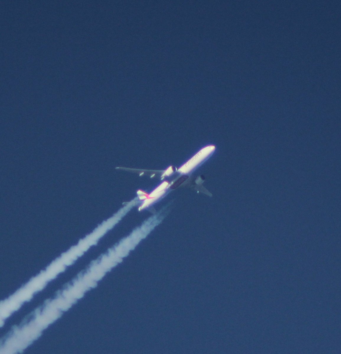 Out with the 420-800 mm super telephoto zoom manual lense and caught a cracker. Emirates Boeing 777 at 33,000 ft