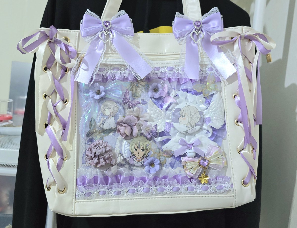 Not_NaOH's tweet photo. I made this a few days ago, my very first proper itabag... It was really fun decorating it and seeing it come together 🥺🥺  

#みてみてばんちょー https://t.co/vemMV1zztl