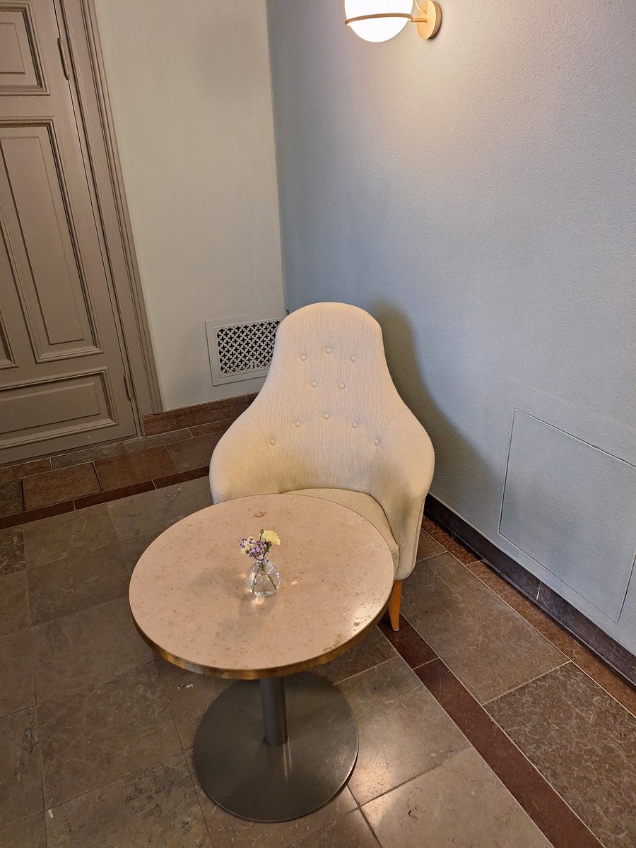 jaanakorppi's tweet image. Visited Cafe Höijer at Ateneum Art Museum in Helsinki. Tables for introverts ❤️ #veryfinnishproblems
