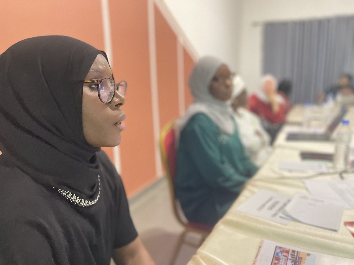 YoMIL_Gambia's tweet photo. We continue the second round of the #YoMIL Expert workshop with an in-depth discussion on Analysis and Critical Thinking. Our Facilitator is Ms. Fatou Bintou Sallah a Lawyer. She is taking our participation through Media Laws and Ethics, Career Pathway and Best Practices. #media https://t.co/UJhMVeySAj
