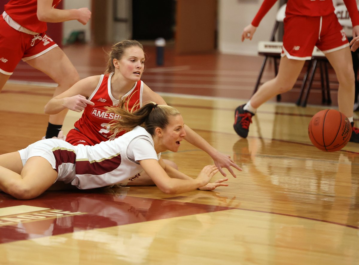 ICYMI: Newburyport 54   Amesbury 33
Newburyport 14  19  9  12  = 54
      Amesbury   5    9  9  10  = 33
Olivia Foley (14) &amp; Ava Bailey (11) paced the 4-3 Clippers.   Sadie Bolth &amp; Ellie Marden led the 5-4 Redhawks with 10 each.
<a href="/AmesburyVGB/">Amesbury Red Hawks Girls Varsity Basketball</a> <a href="/amesburypublic1/">amesburypublicschools</a> <a href="/Port_Athletics/">NEWBURYPORT ATHLETICS</a>