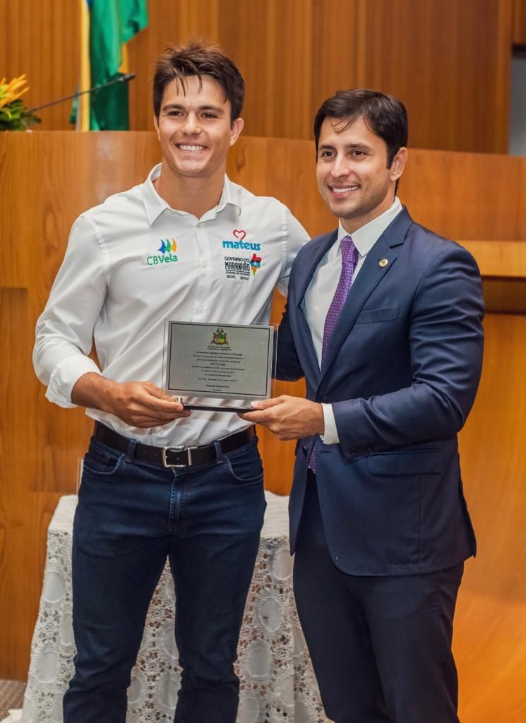 DuarteJr70's tweet photo. 🌊🏄‍♂️ Hoje o Maranhão se orgulha mais uma vez de Bruno Lobo, nosso atleta olímpico e herói! Com bravura, salvou a vida de uma adolescente em afogamento na praia. 👏🏽

Reforço minha homenagem a ele, feita na Assembleia em 2019, por ser exemplo de coragem e solidariedade. https://t.co/4B1XWNRhL5
