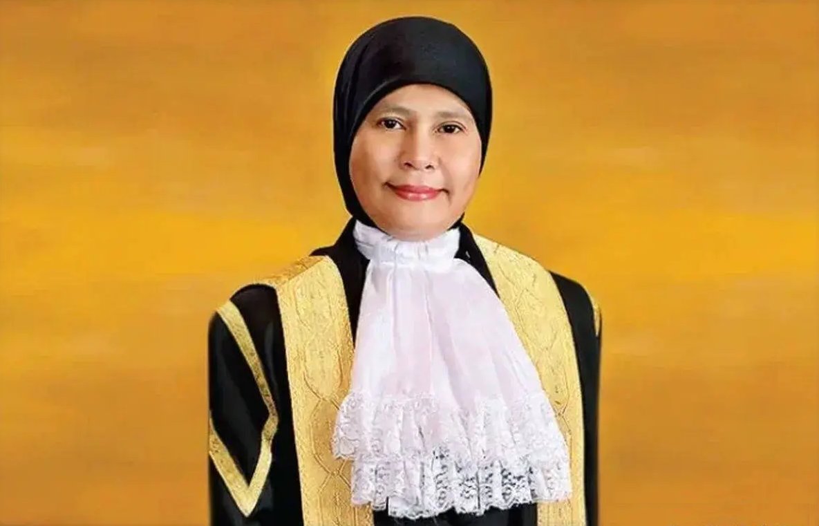 TSDMujeebudeen's tweet image. KETUA HAKIM TERBAIK 👍👍👏👏👏

Rakyat Harap DYMM SPB YDPA melanjutkan tempoh perkhidmatan beliau lebih lama lagi

@anwaribrahim @AzalinaOthmanS