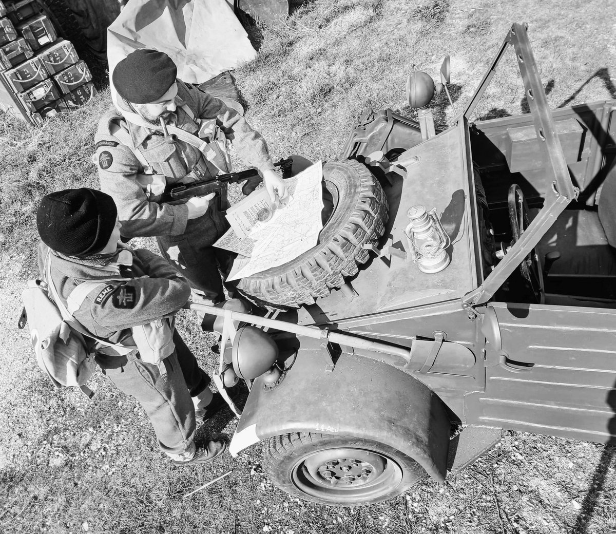 🧨Hoy nuestro equipo de comandos britanicos de la II Guerra Mundial ha estado de entrenamiento y operación especial en un lugar confidencial.

📸Os dejamos una instantánea de la preparación de la operación.

#gruporecreacionhistorica #certamennovelahistorica #reenactment