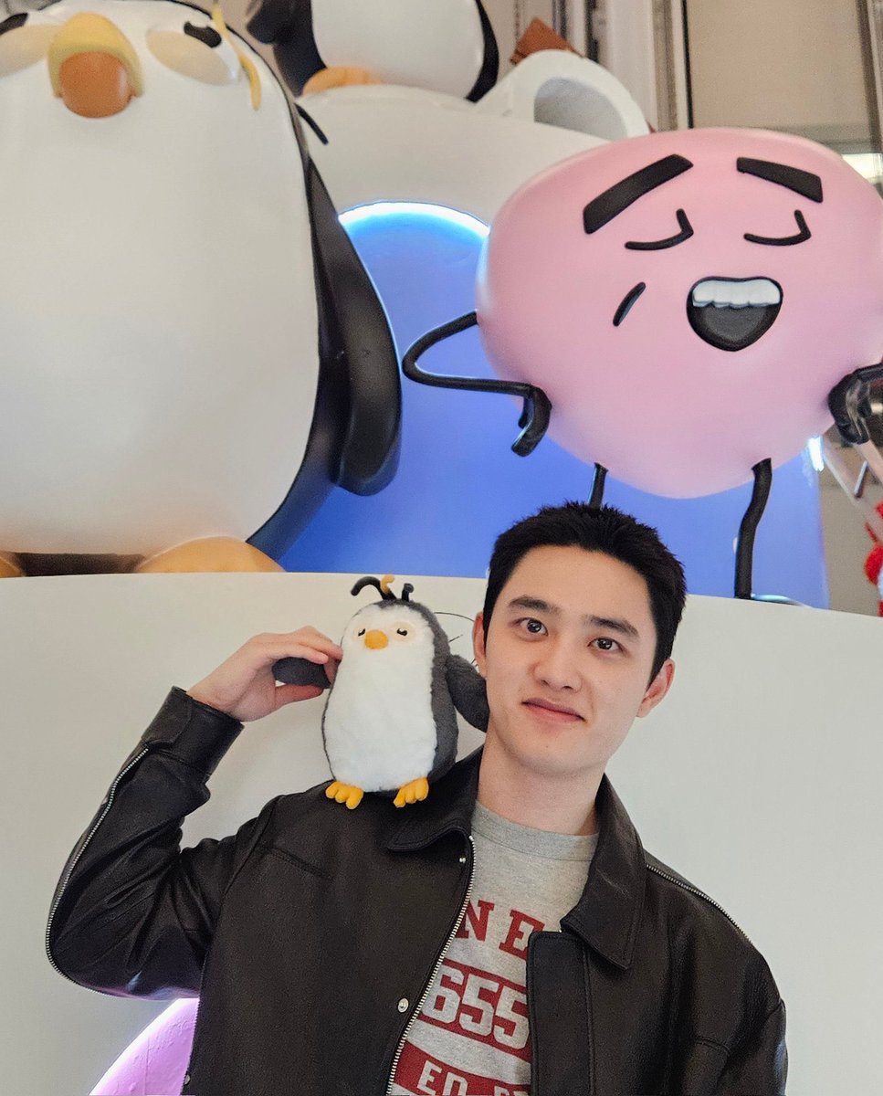 aeribase's tweet photo. Happiest birthday to Doh Kyungsoo, the epitome of passion and calmness. May your year be filled with endless joy, strength, and blessings as big as your heart. Thank you for inspiring us always! 🖤🎉

#DearestKyungsooDay
#HappyKyungsooDay
#해피_경수데이_2025
@companysoosoo_ https://t.co/gHlQKXy3og