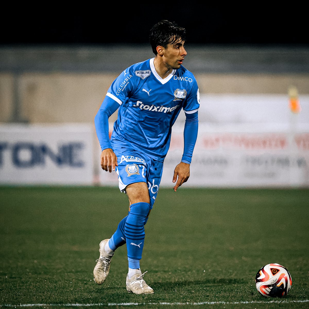 APOLLONOFFICIAL's tweet photo. 𝘽𝙖𝙘𝙠 𝙤𝙣 𝙩𝙝𝙚 𝙥𝙞𝙩𝙘𝙝, 𝙨𝙚𝙘𝙤𝙣𝙙 𝙝𝙖𝙡𝙛 𝙠𝙞𝙘𝙠𝙨 𝙤𝙛𝙛 🔵⚪
#ENPAPO https://t.co/sN3n30LLA1