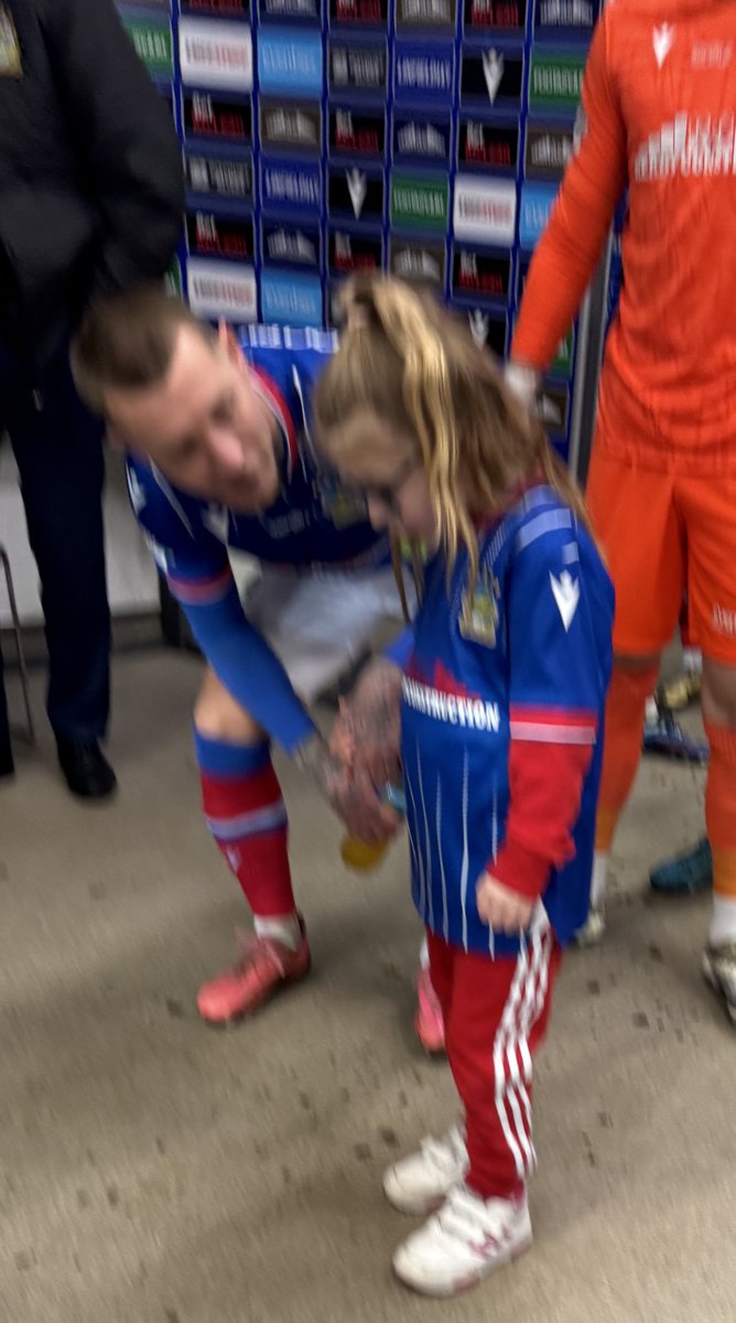 gemmacaddell86's tweet image. I’m an emotional wreck 😂 Willow was adamant she wasn’t going on the pitch but Junior blues and Linfield Football Club (Official) were amazing with her, so so supportive and accommodating and I can’t thank them enough! When your child gets any type of diagnosis it’s natural to…