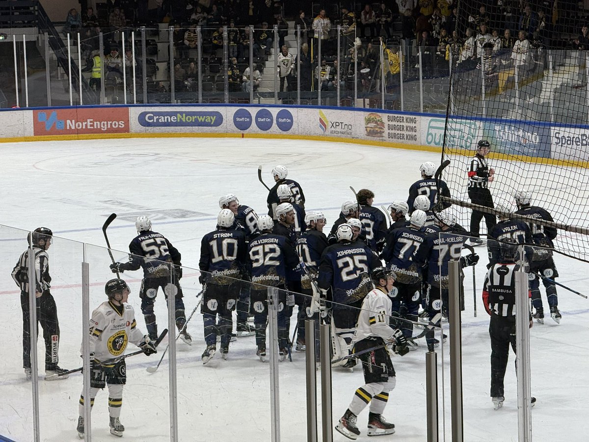 davidnikel's tweet photo. FT @NidarosHockey 2 @RingerikeP 2 - Nidaros win on pens. Easily the best game I’ve seen at Leangen. Actual away fans in second tier hockey too! 🏒 https://t.co/Dm6YZASEd2