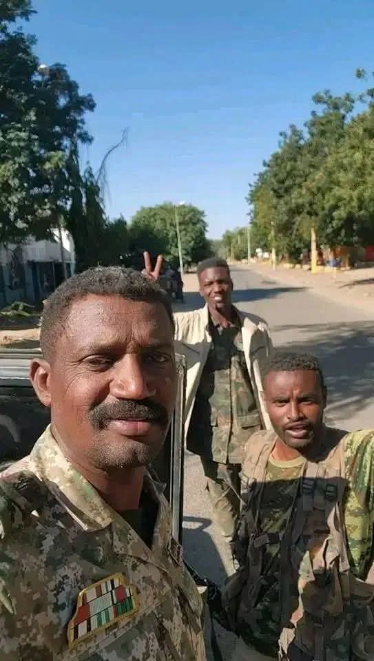 لقيتو البل دا كيف يا ملاقيط ؟ 😂🇸🇩
#مدني_حُرة 😭❤️🔥