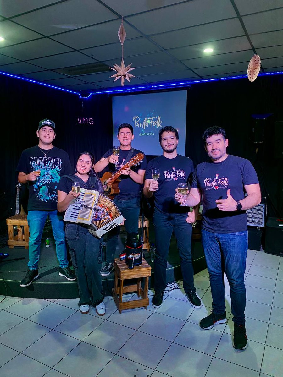 pantafolk's tweet photo. Postal de nuestro festejo por el Aniversario #5 que lo hicimos ayer 10/01/ vía Facebook Live! ✨
Queremos dar las gracias a c/u de ustedes por ser parte de nuestro crecimiento ❤️
Nos vemos en los escenarios 💥
#pantafolk 
#paraguay 
#folklore 
#aniversario 
#5años 
#facebooklive https://t.co/5G9ihKGDEa