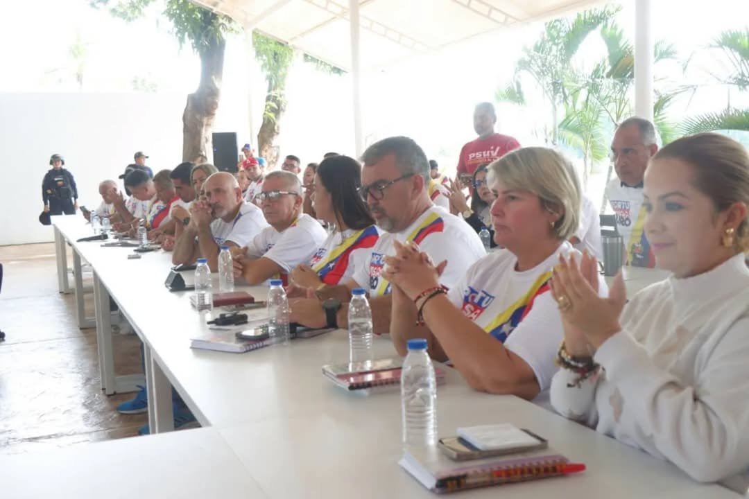 rtorrealba_'s tweet photo. Presentes en la Rueda de Prensa del @PartidoPSUV en Portuguesa, junto al gobernador @Primitivo_Ceden

Destacando la masiva participación de más de 5 mil portugueseños en Caracas y 32 mil en el estado, durante el acto de juramentación del Presidente @NicolasMaduro https://t.co/cEKgNs17gr