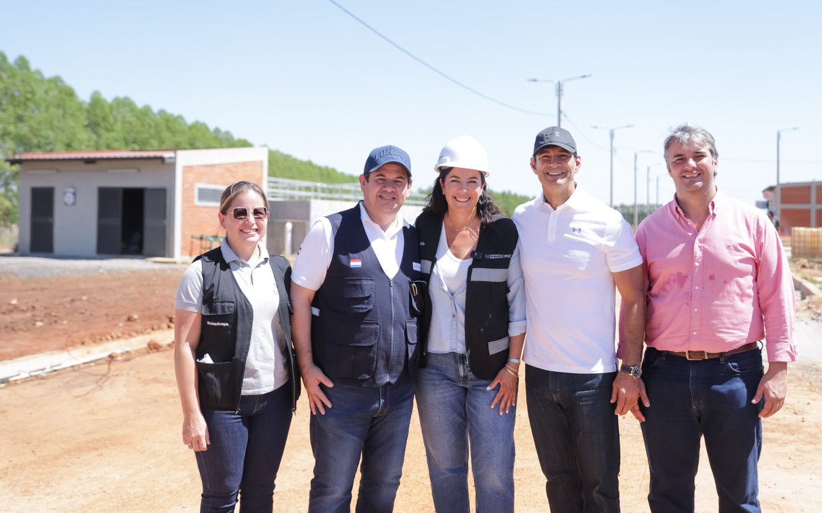 clacent's tweet image. Recta final para la inauguración del Gran Htal de Cnel Oviedo! Hoy recorrimos sus instalaciones junto al Sen. @BetoOvelarANR, el int Marcos Benitez y el Viceministro de Salud. Sin dudas, uno de los mejores centros asistenciales donde se atenderá con la mayor calidad al ciudadano.