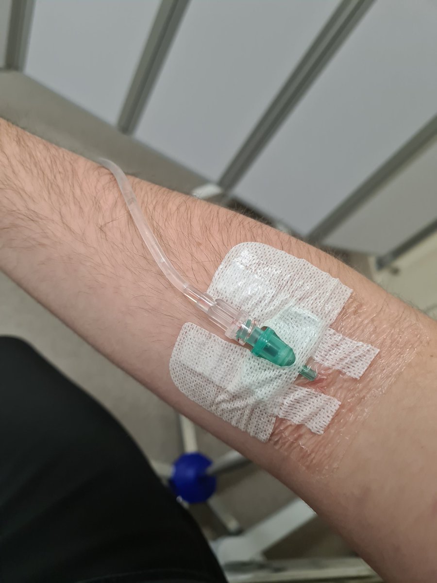 Liege seit Stunden im Krankenhaus. Ein AfD Sympathisant griff in Wetter (Ruhr) nach meinem Handy und entriss es mir. Danach kam es zur Rangelei, wobei mich der AfD Sympathisant höchstwahrscheinlich mehrere Rippen gebrochen hat. Mein Handy hat man rigoros in die Müttonne geworfen.