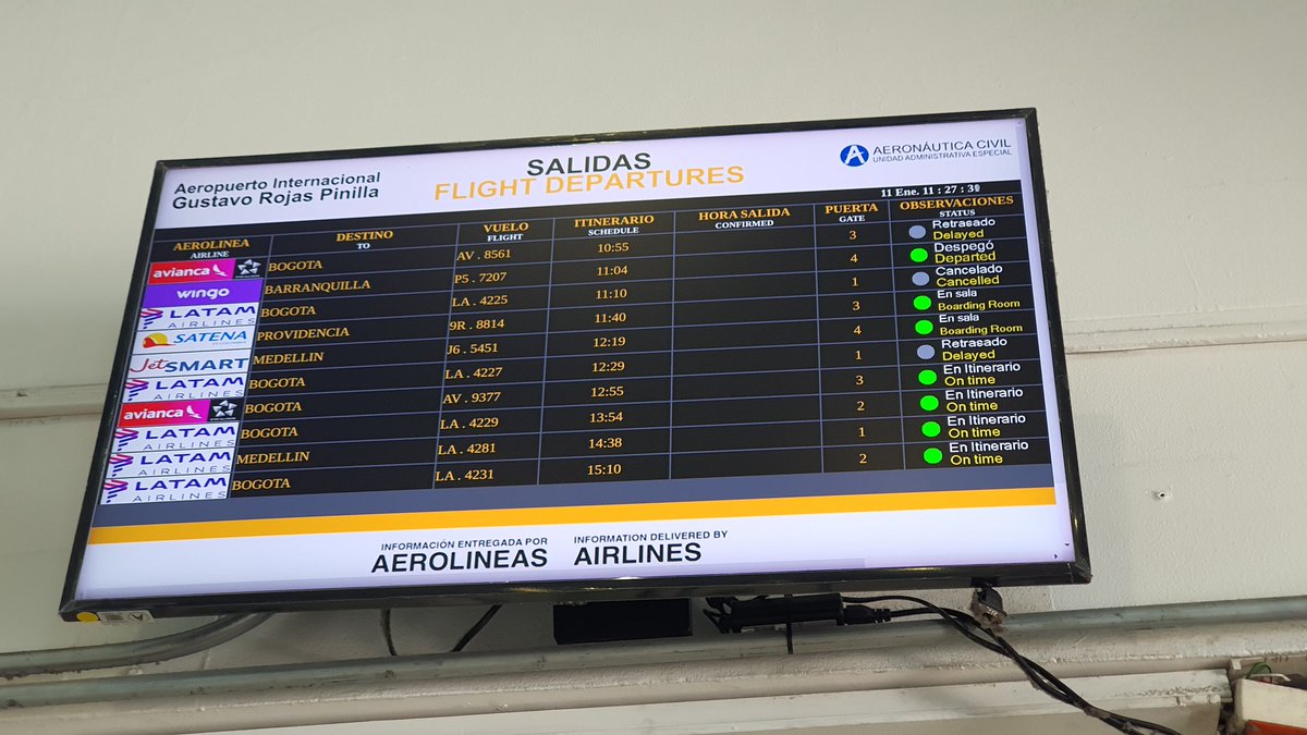 Justsomeguy086's tweet photo. @LATAM_CO cómo es posible que la única aerolínea que canceló vuelos luego del comunicado de la @AerocivilCol sea LATAM sin que nadie haga al respecto? Están ofreciendo reprogramar 3 días después! Y los que trabajamos qué? https://t.co/PD0We2I24P