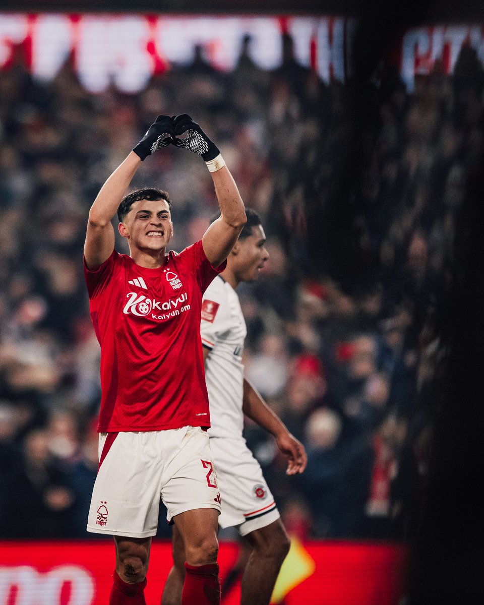 RECORD HISTORICO: Por primera vez en toda la historia del #FutbolIngles🏴󠁧󠁢󠁥󠁮󠁧󠁿, dos paraguayos🇵🇾 convierten en un mismo dia Julio Enciso🇵🇾 (Brighton🔵)
/Ramon Sosa🇵🇾 (Nottingham Forest🔴). DATAZO de <a href="/RobertoRojas97/">Roberto Rojas</a>.

#BHAFC #NFFC