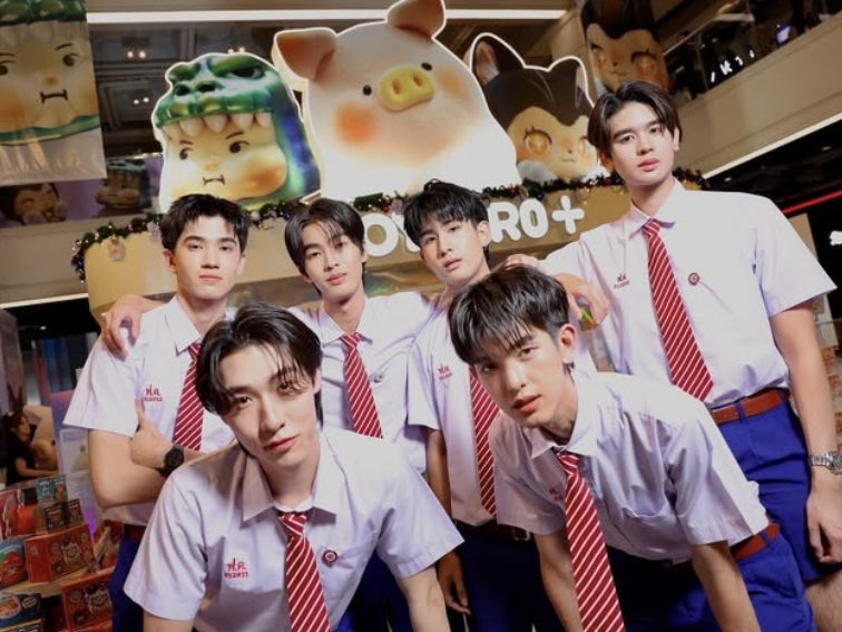 vanilaskise's tweet photo. โคตรรรจะะสดใสสสส 

#fridayband 
#SiamCenterxLovesick2024
#FriendofSiamCenter https://t.co/mSmErBaQRy