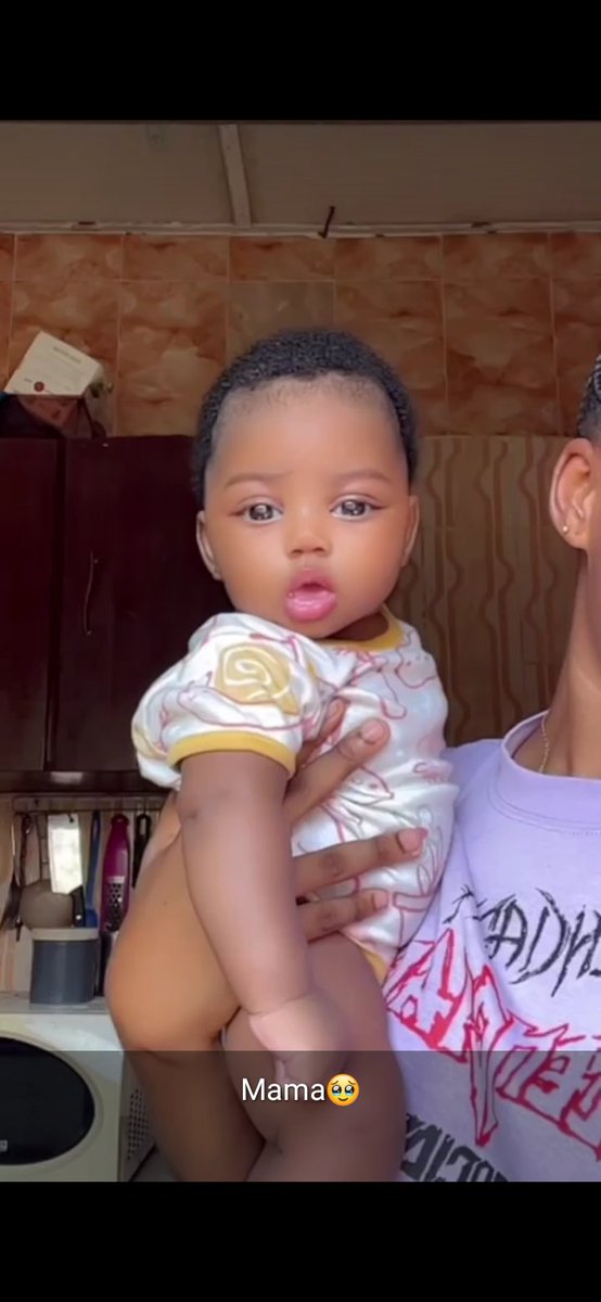 cookies_N_Dev's tweet photo. 24 hours is not enough to take care of this cutie and do other things😩😩😩
Thank God for younger siblings.
Mothers on this platform, y'all will agree with me that (younger siblings = errand person)😂😂😂 https://t.co/5ltB0XfKOp