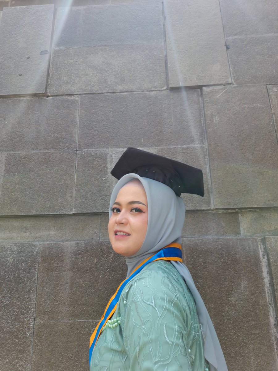 ambarfifii's tweet photo. segapantas itukah aku pengen bahagia?? bisa menjaga diri, independent, dan punya pendidikan yang setara dengan mu masih belum cukup ??🥹 https://t.co/xu69IxQZvy