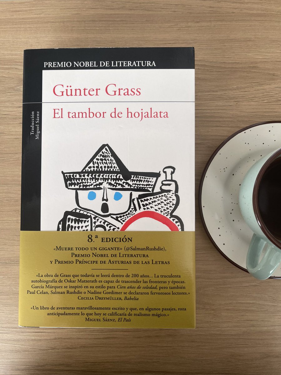 ateneo7_73's tweet photo. Este autor Polaco 🇵🇱 le dio vida a Oskar Matzerath, uno de los personajes literarios más entrañables de nuestro tiempo🤍🤎. También un malévolo enano que destroza cristales; un ser vulnerable. 
La casa librería café, está ubicada en la casa 12 de la av. el jardín en Bucaramanga. https://t.co/dETiuVQssf