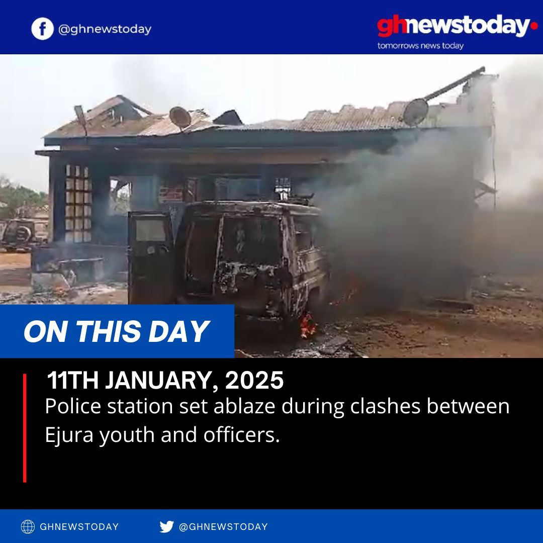 ghnewstoday's tweet image. Ejura&apos;s youth clashed with law enforcement, leading to the torching of the police station. #EjuraIncident #CommunityUnrest