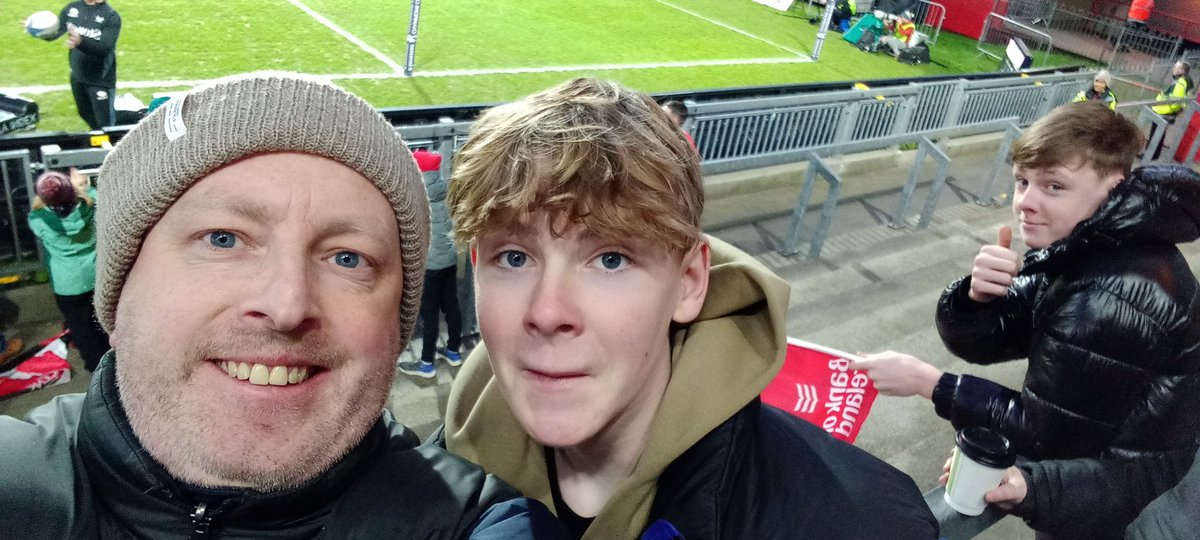 juice1982's tweet photo. #MUNvSAR @Munsterrugby 

Come on munster https://t.co/4IVL99tF3E