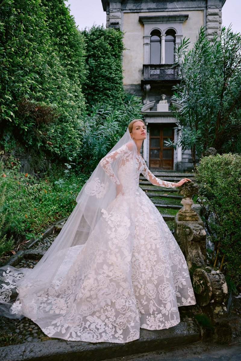 Take a look at the Monique Lhuillier Bridal Fall 2025 Collection 👰‍♂💍