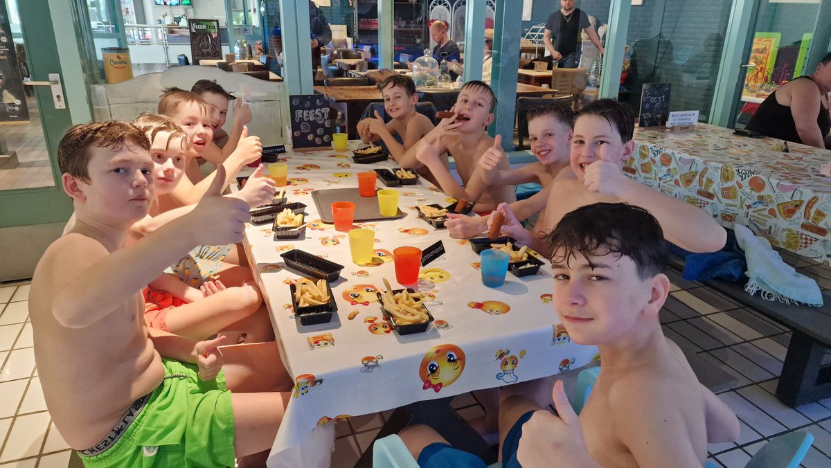 MSCMeppel's tweet photo. Onze jeugd heeft vanmiddag weer een geweldige zwemmiddag gehad in @BadHesselingen Natuurlijk weer mede mogelijk gemaakt door de Supportersvereniging MSC ! https://t.co/4XdnqCqQ8w