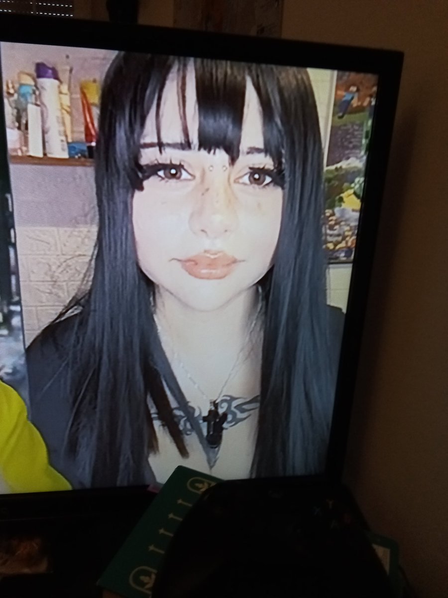 la Warensita es guapísima, no entiendo que haya tanta gente criticando su f...