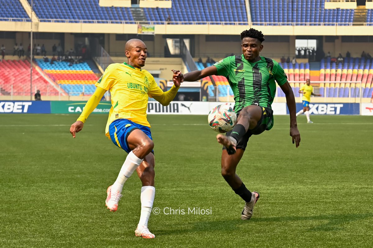 chrismille4's tweet photo. Avant derrière journée de la phase de groupe de la TotalEnergies CAF Champions League &amp; Confederation Cup  A.S Maniema Union  perd à domicile sur un score de 2-1 face Mamelodi Sundowns FC  
#Shalulile #Japhtékitambala, m https://t.co/VZueYyRx0x