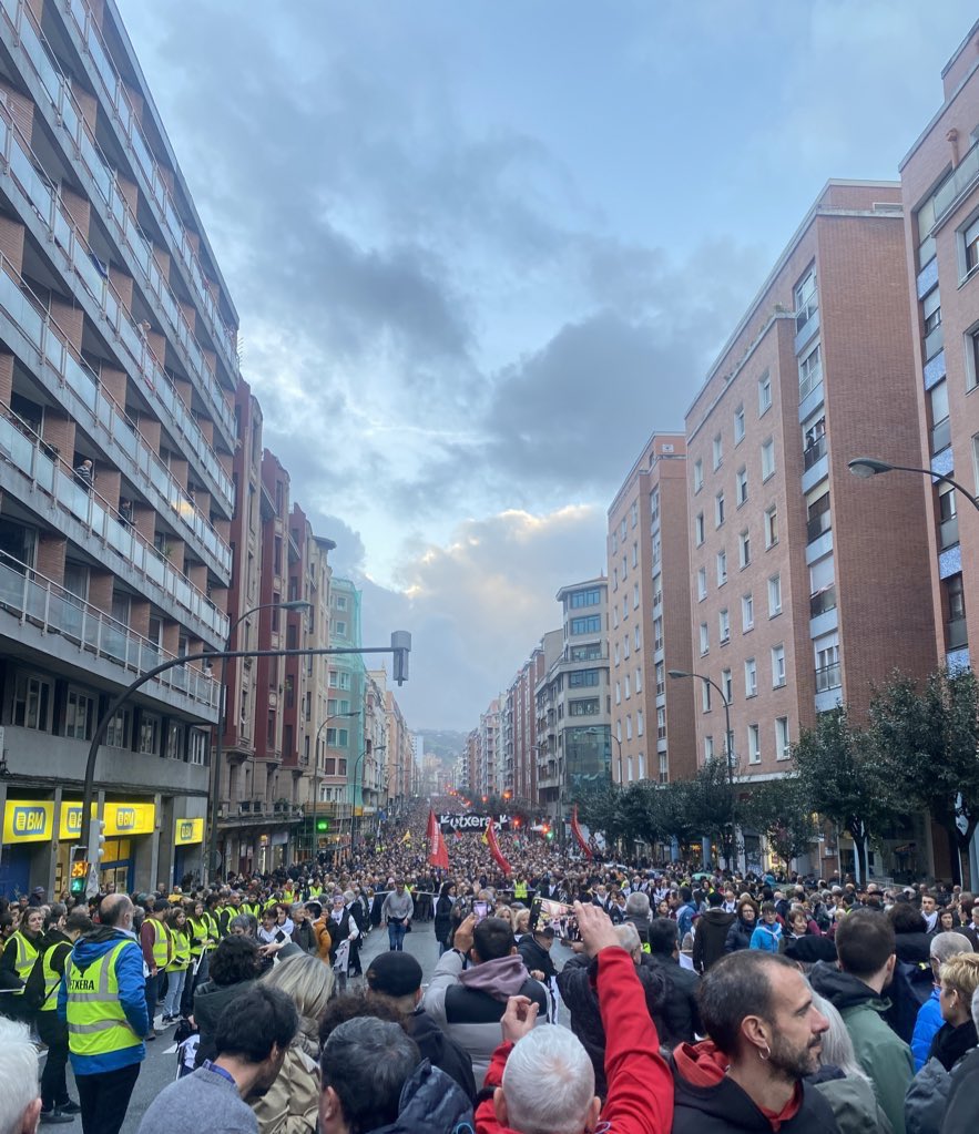 Un any més a Bilbo, presents a la massiva manifestació organitzada per <a href="/sare_herritarra/">Sare Herritarra</a> en defensa dels drets dels presos i preses basques.

Els Països Catalans sempre amb Euskal Herria.💙