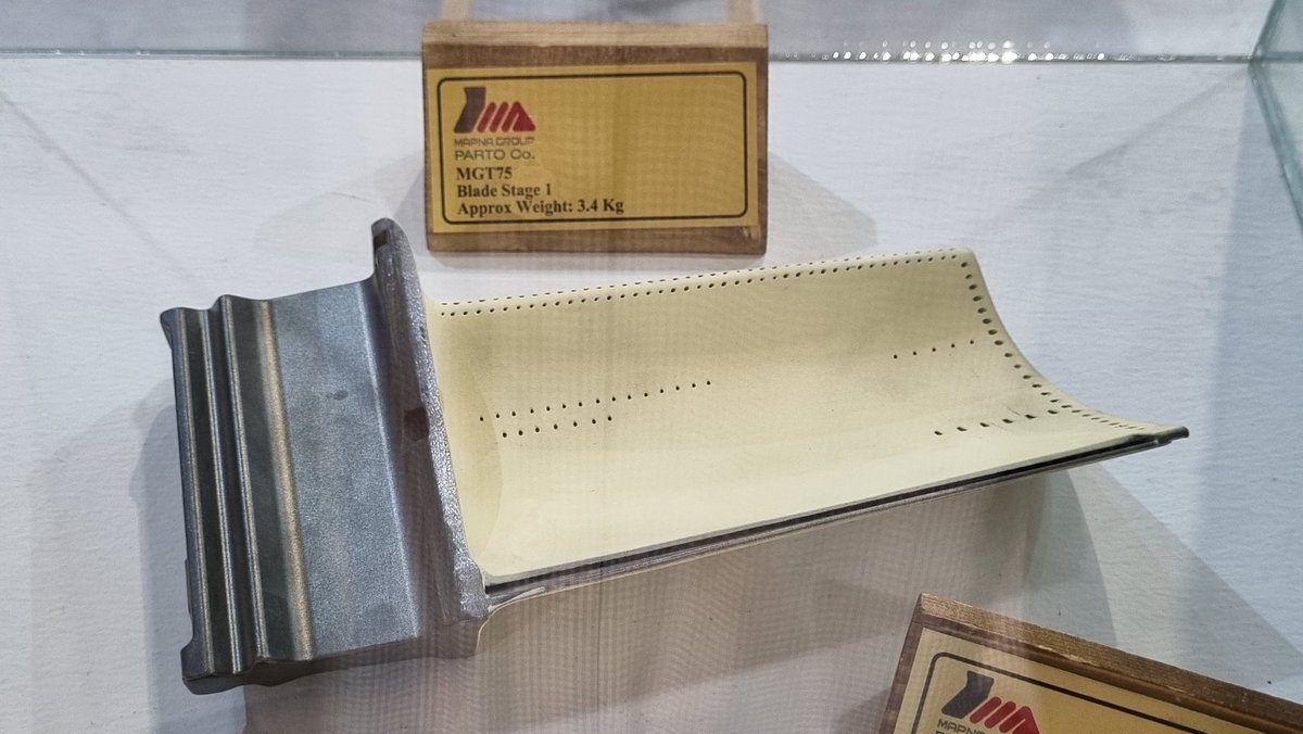 پره ردیف اول توربین گازی کلاس اف ایرانی MGT-75
طراحی و ساخت گروه مپنا
با فناوری پیشرفته تک کریستال (SX)
دارای پوشش حرارتی سرامیکی (TBC)
 که در نمایشگاه پتروکم کیش به نمایش عمومی گذاشته شده است.
#مپنا
#توربین
#برق