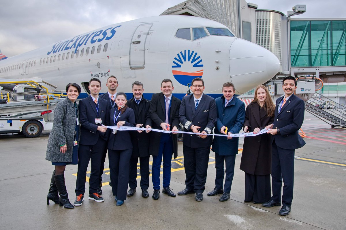 Prague Airport tweet media