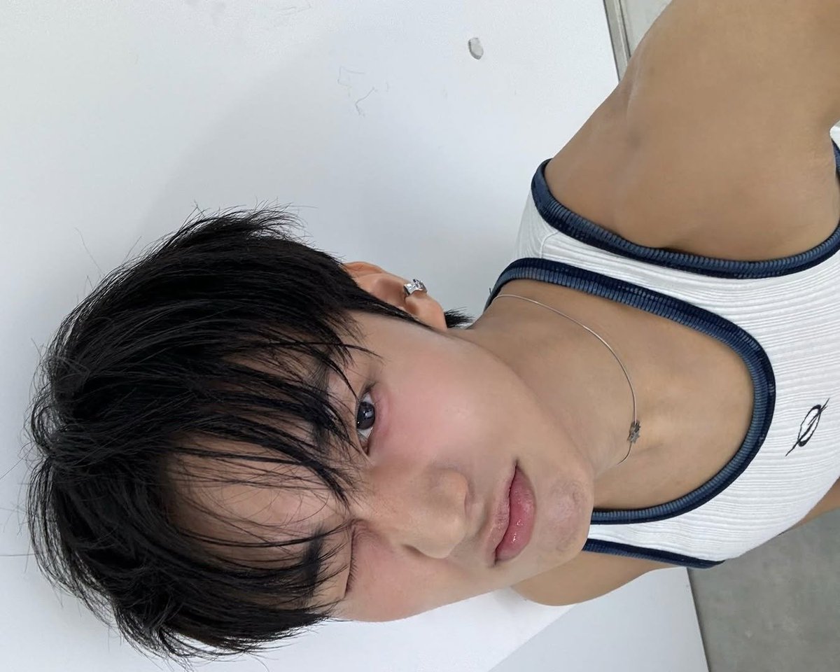 ⓘ 𝖵𝗂𝗌𝗎𝖺𝗅𝗅𝗒 𝗌𝗍𝗋𝗂𝗄𝗂𝗇𝗀: 소년. tweet media