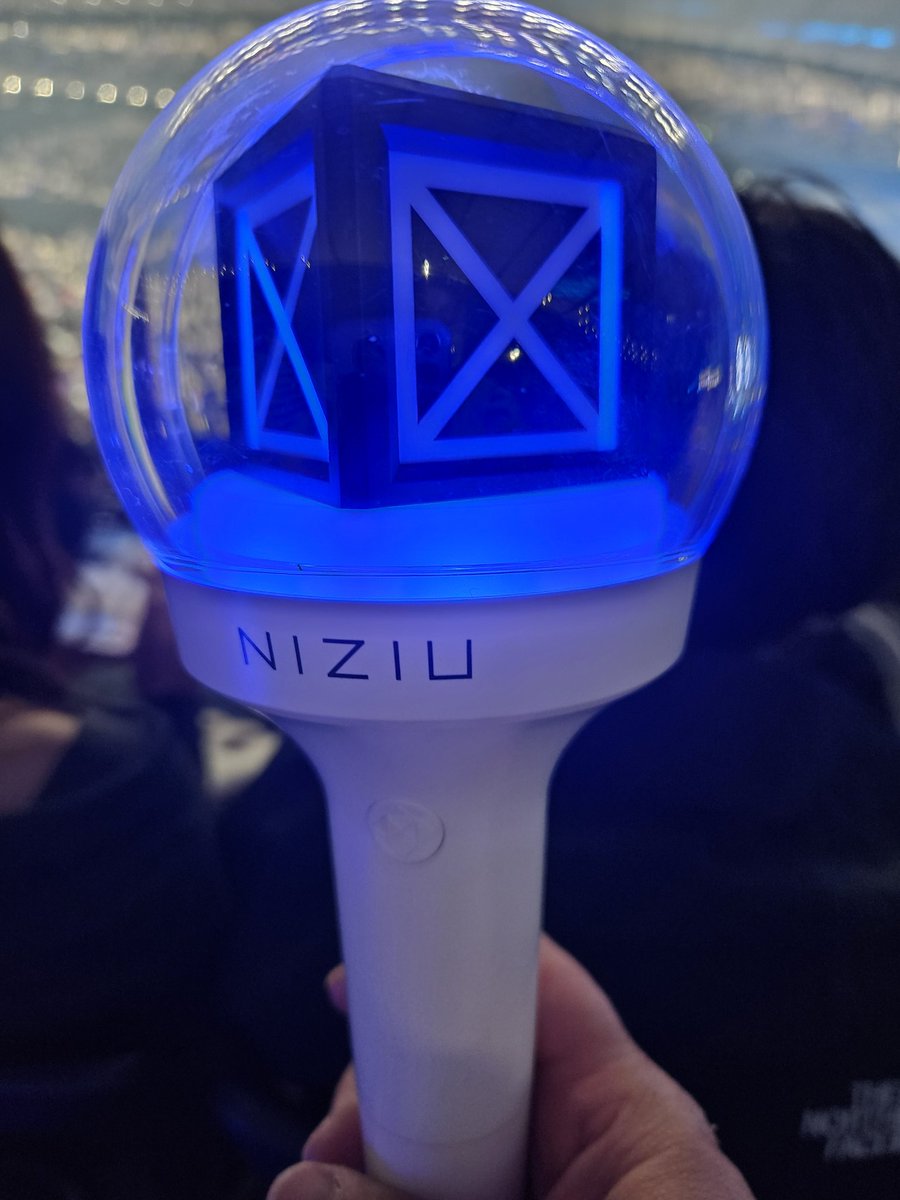 今年もNiziU のﾗｲﾌﾞに参戦🎶
1曲目から迫力あるｽﾃｰｼﾞに涙がでた😂💓
毎年ｽﾃｯﾌﾟｱｯﾌﾟしている彼女たちのﾊﾟﾌｫｰﾏﾝｽにはいつも圧倒される✴️
今回はMIIHIちゃん、NINAちゃんの歌声が圧巻🙌🙌
私が元気をたくさんもらいました🤗✨️
最高の9人、大好きです💓
#NiziU_AWAKE