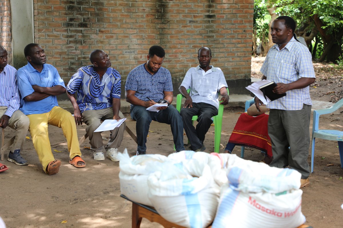AGCOM_Project's tweet photo. Rice farmers in Karonga and Nkhatabay are satisfied with newly rice varieties saying they are high yielding early maturing and disease resistant. AGCOM 2 supported  research trials of the new varieties at Wovwe Hara, and Mkondezi irrigation schemes in Karonga and  Nkhatabay. https://t.co/4BC2IzHKfI