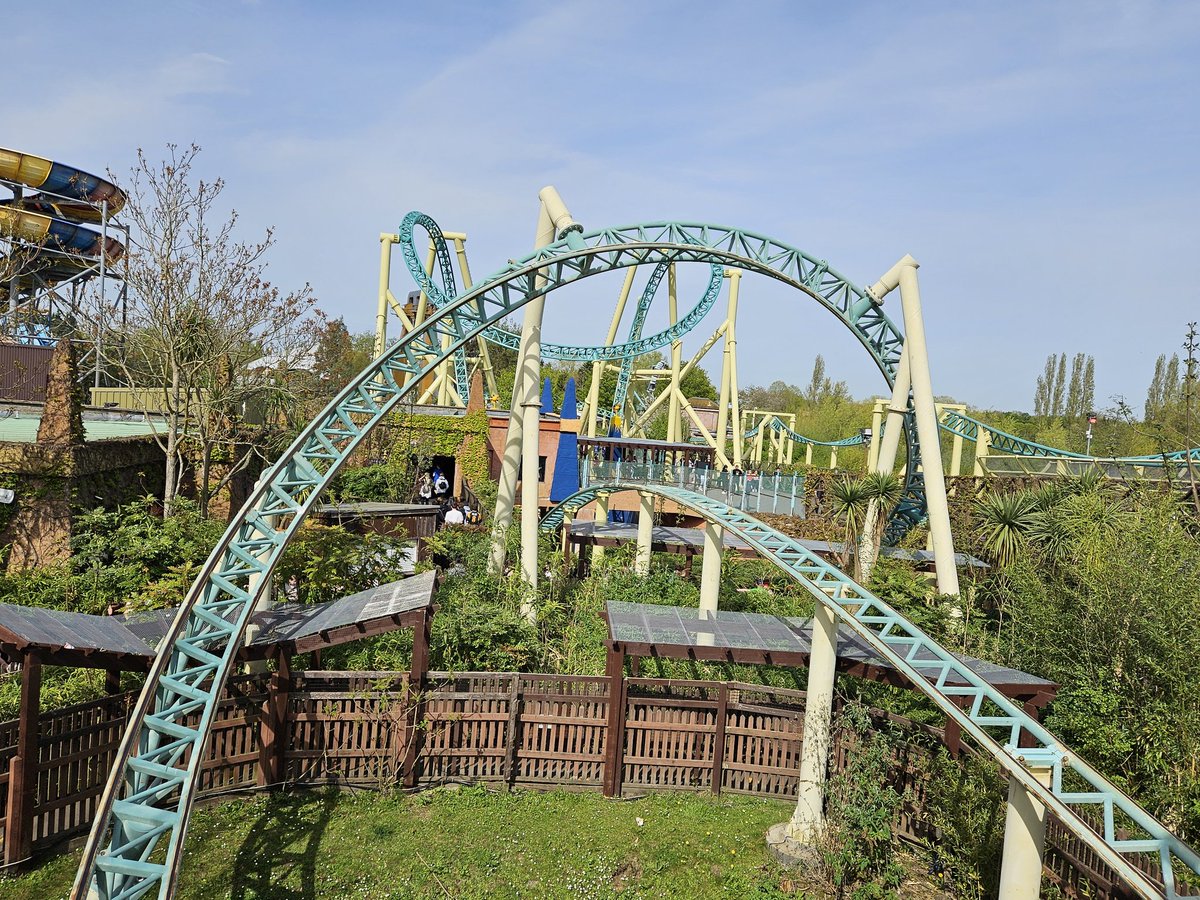 CoasterJamie's tweet photo. So, is Colossus repaint part 2 happening? #sparkleproject https://t.co/LQh9ofaXQr